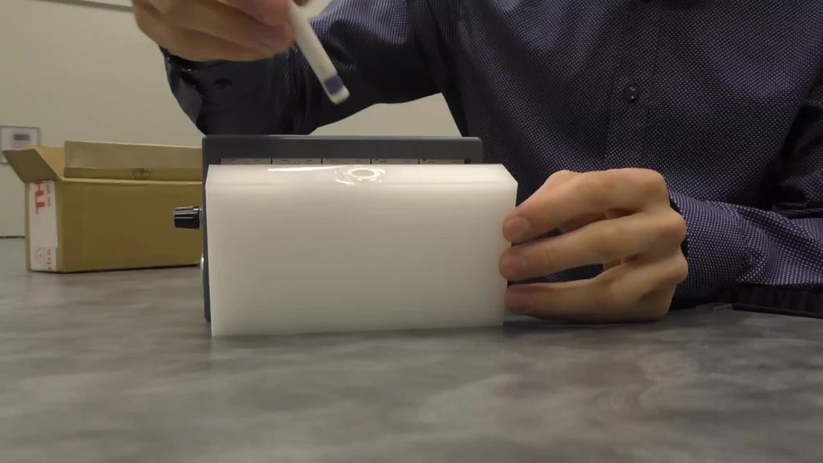 USA: Watch this portable invisibility cloak make €10 disappear