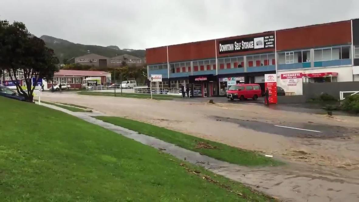 New Zealand: Floods cause chaos on the roads of Porirua