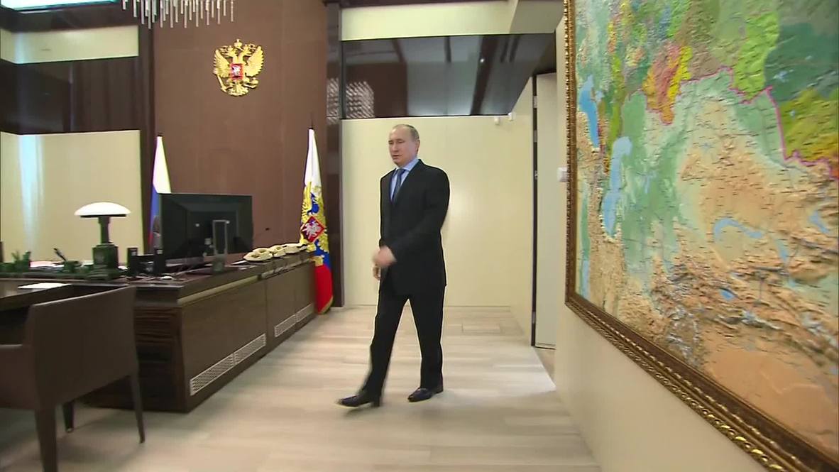 Russia: Putin allows Omsk governor to stand for early re-election