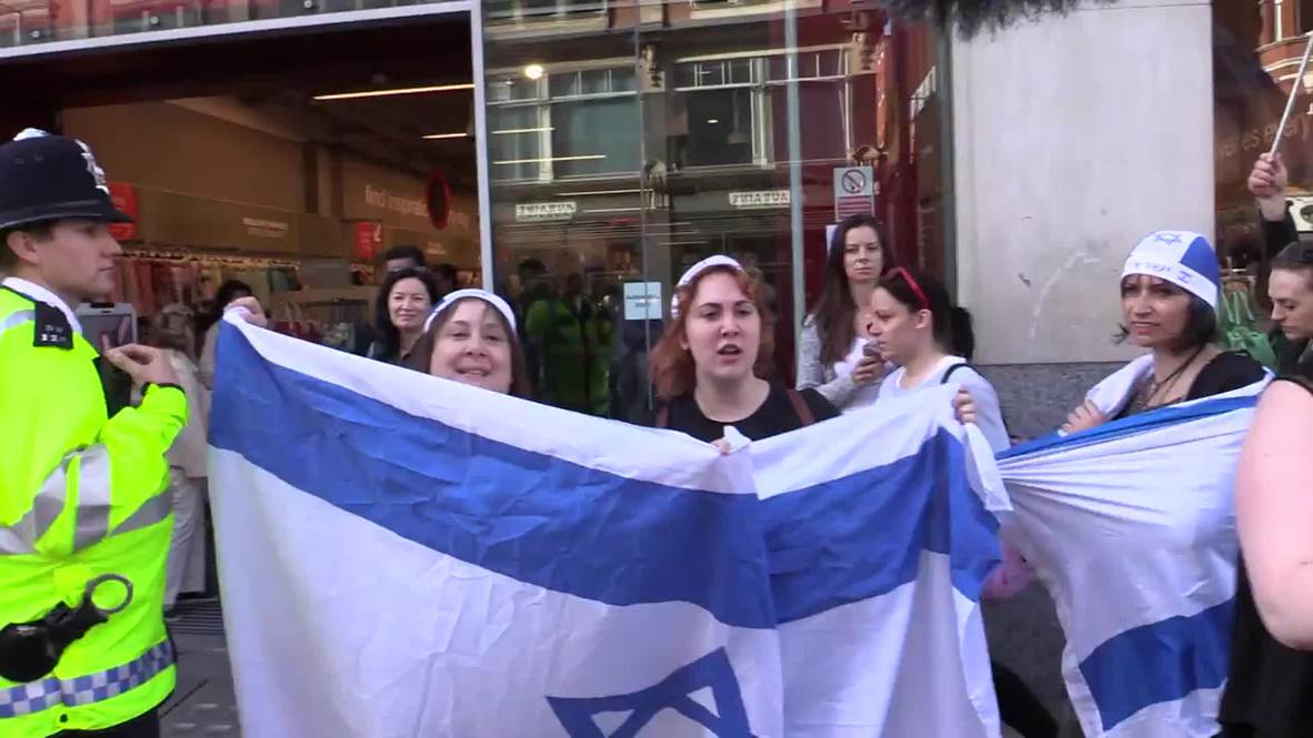 UK: Hipster cop appears at Palestine Nakba Day protest