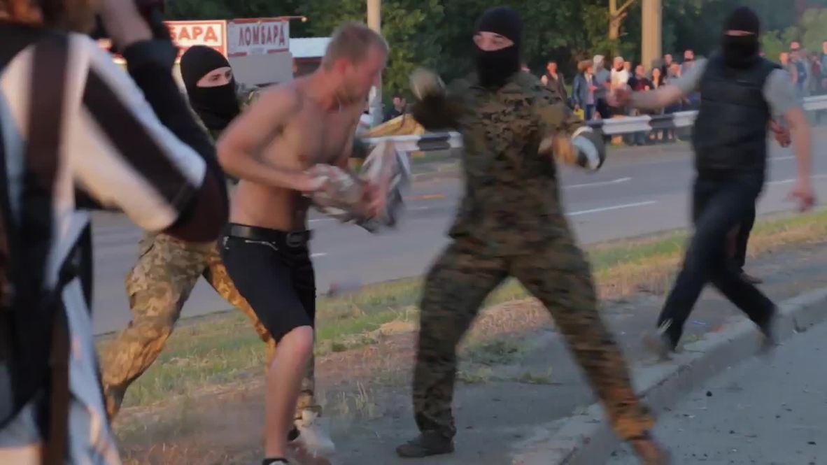 Ukraine: Intense clashes erupt as activists trash Kiev mall building site