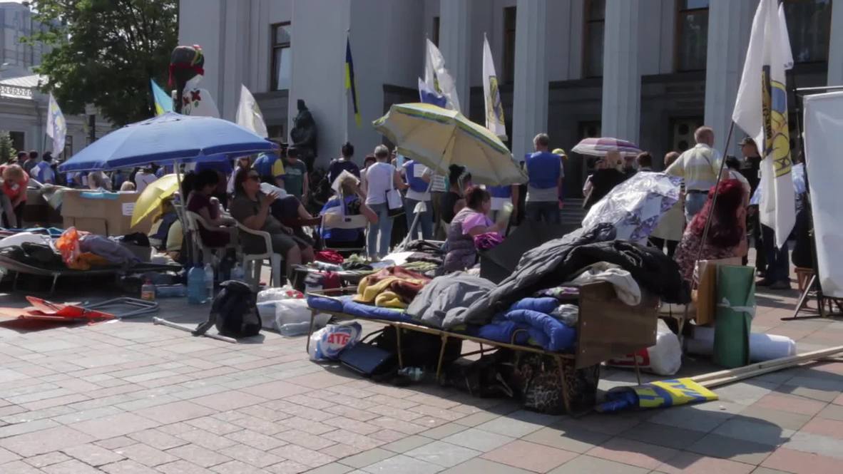 Ukraine: Hunger strike continues outside Rada as talks on law 1558-1 postponed