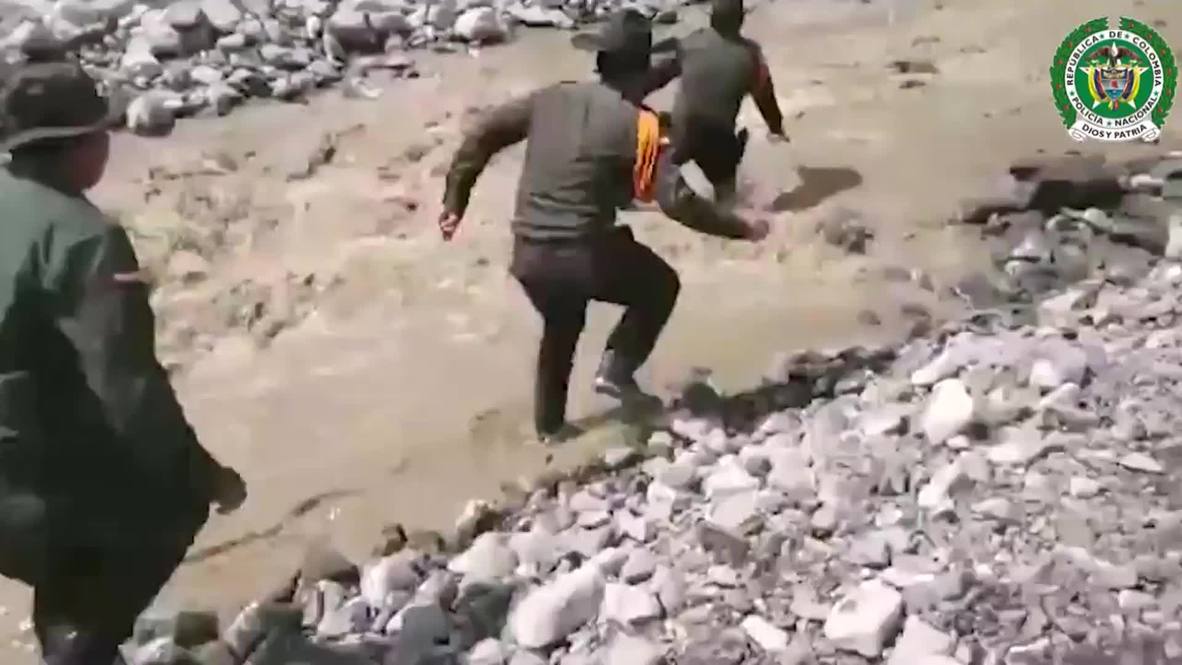 Colombia: Police rescue dog from MUDSLIDE, give him mouth-to-mouth