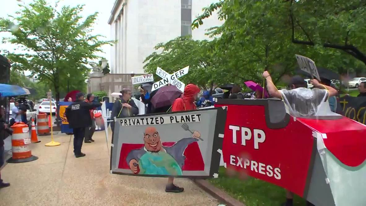 USA: Anti-TPP protest hits Capitol Hill as Senate ratifies bill