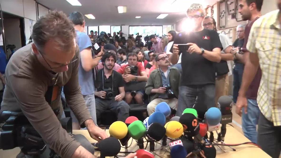 Spain: Barcelona's new activist mayor vows to only work with leftist parties