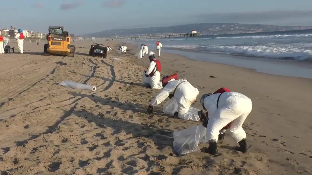 USA: Unidentified oil-like substance washes up on California beach