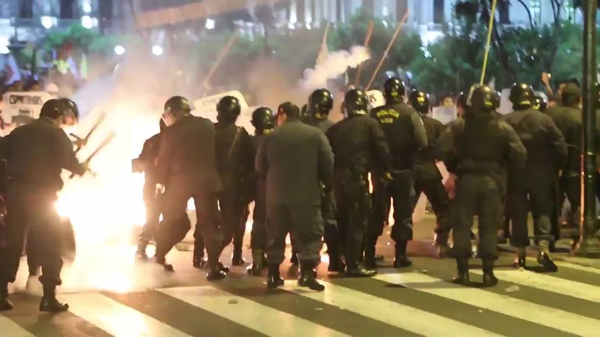 Peru: Police clash with protesters at anti-mining demo in Lima