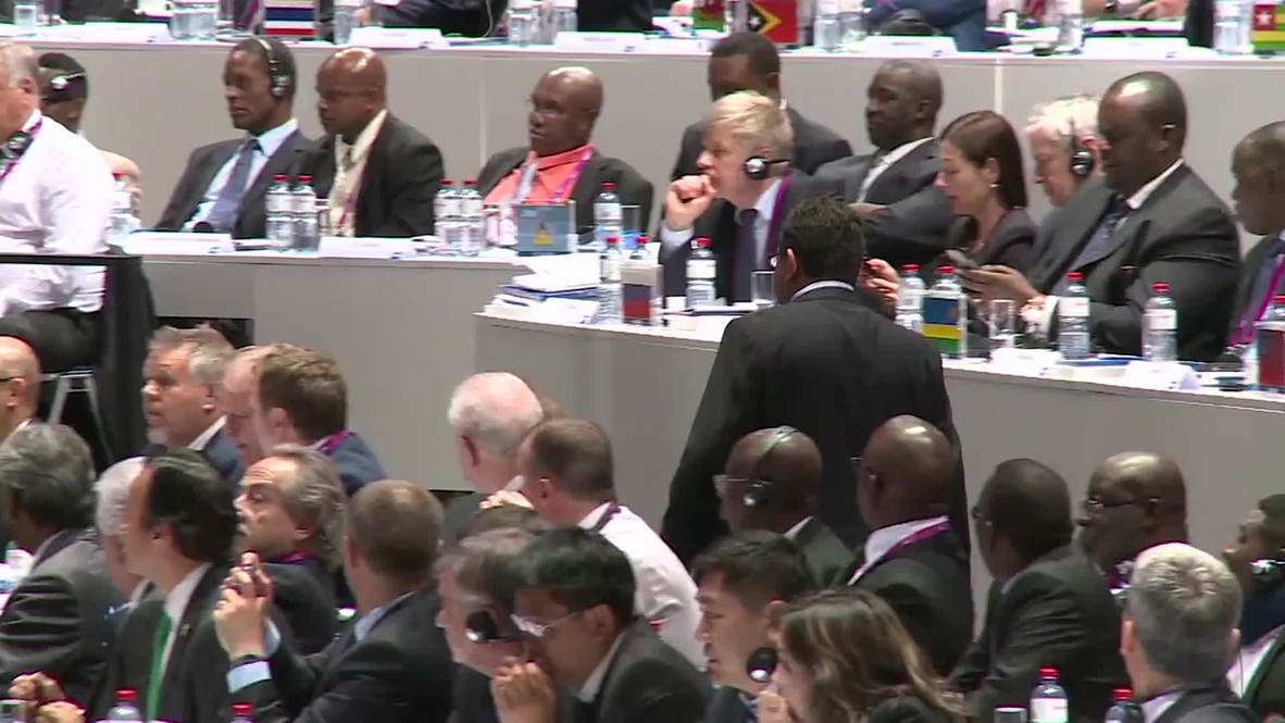 Switzerland: See Israeli-Palestinian FIFA delegates shake hands