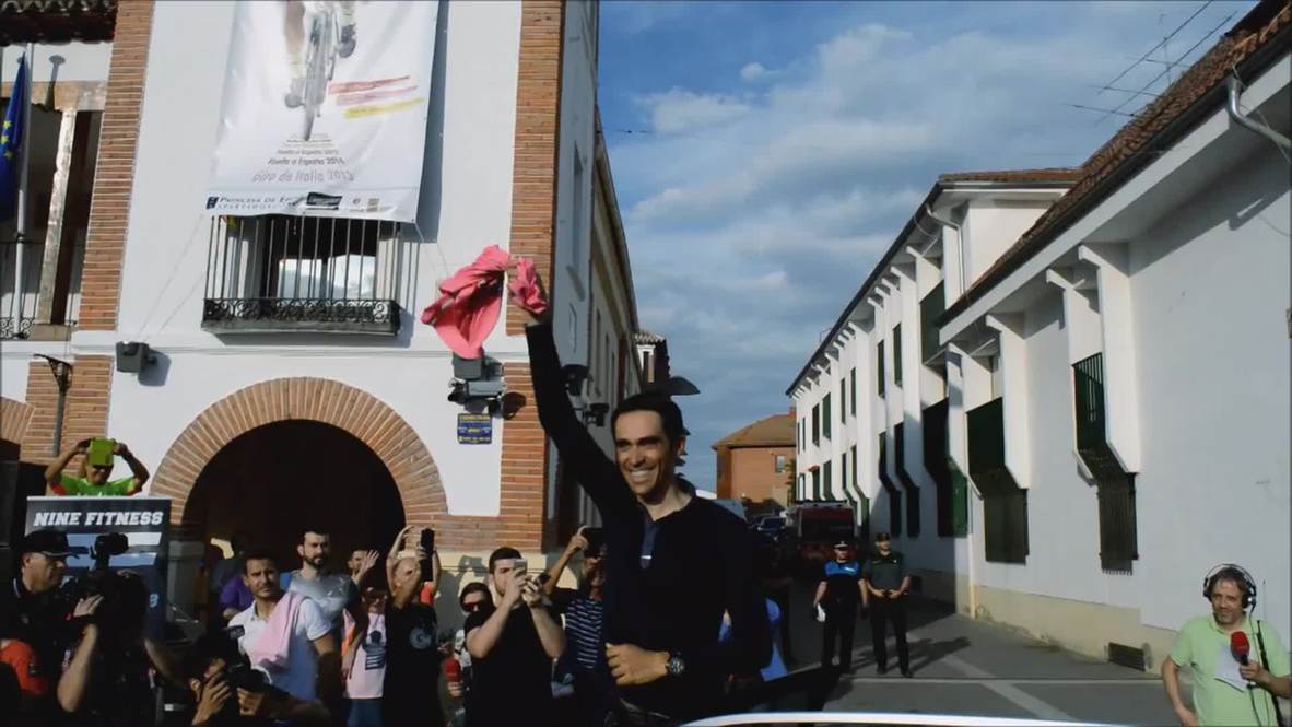 Spain: Thousands celebrate with Giro d'Italia champ Alberto Contador