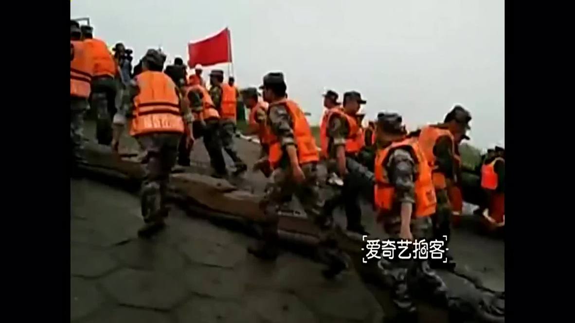 China: Rescue workers continue search for Eastern Star survivors