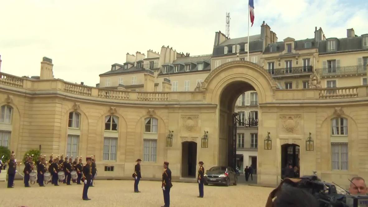 France: Spanish royals welcomed by President Hollande