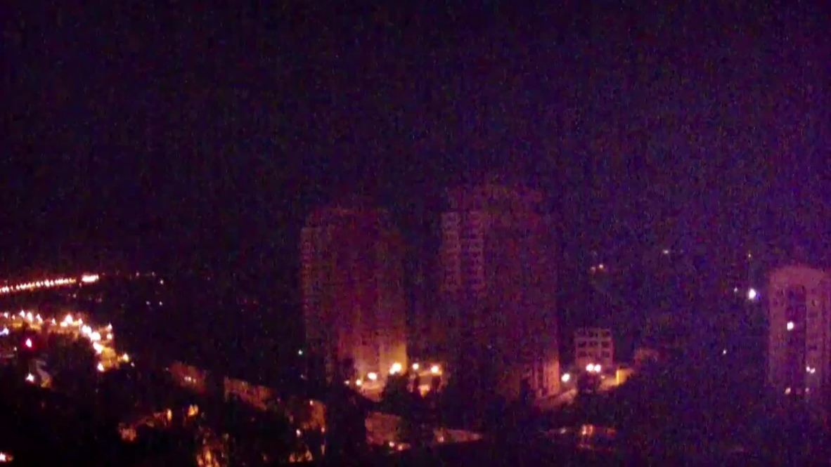 Ukraine: Shells rain down on Donetsk airport
