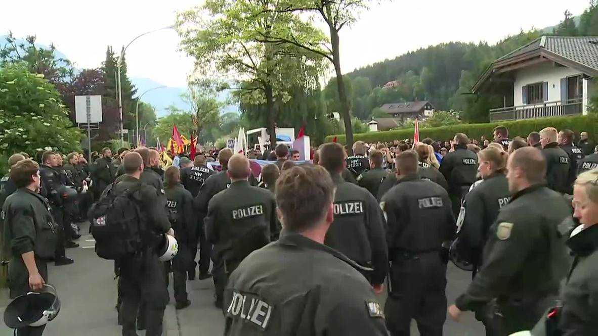 Germany: Clashes erupt at anti-G7 march in Bavaria