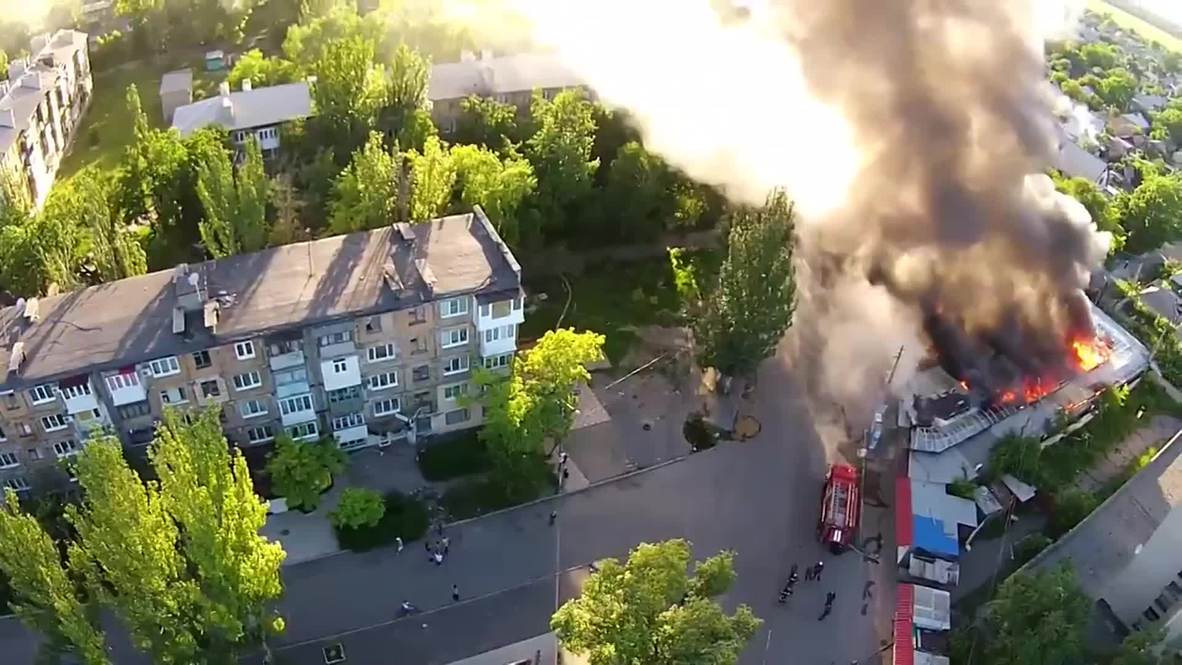 Ukraine: Drone captures Donetsk market aflame after shelling attack