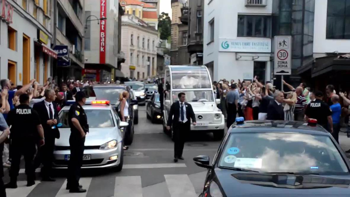 Bosnia and Herzegovina: Pope Francis parades through the streets of Sarajevo
