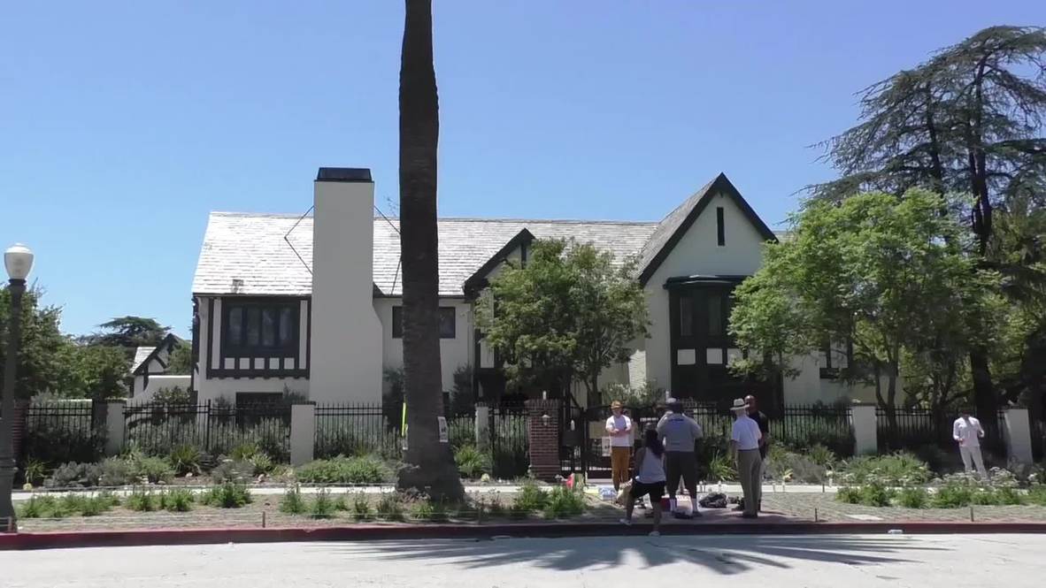 USA: #BlackLivesMatter activists occupy LA mayor's home