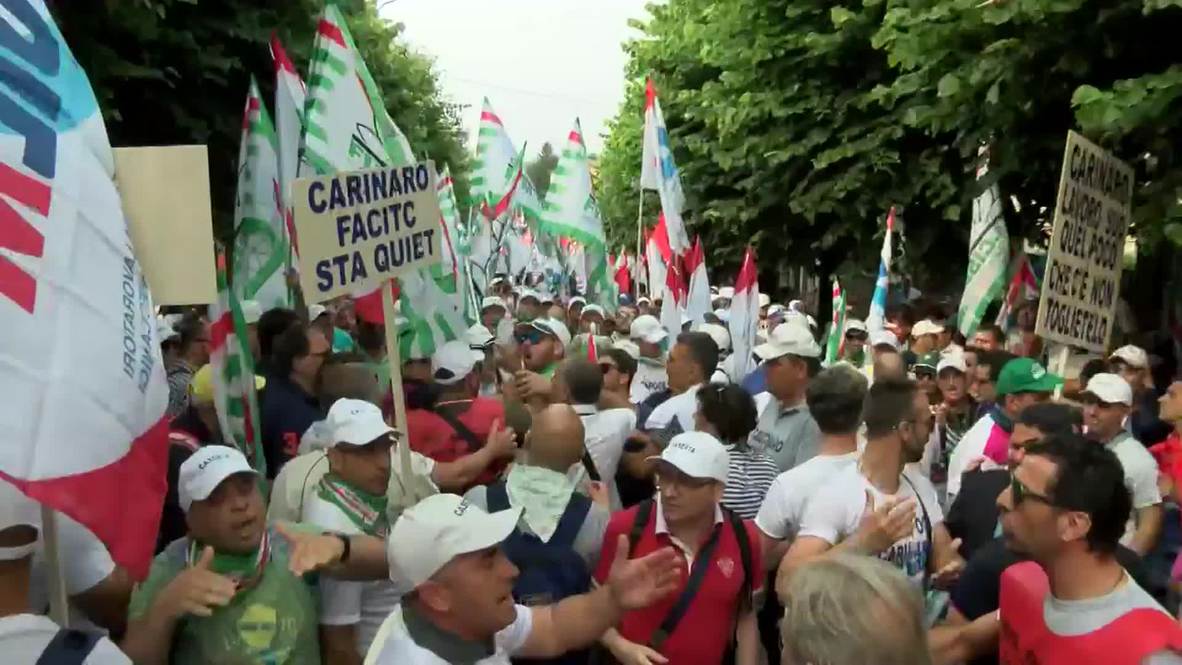 Italy: Scuffles break out as Whirlpool lay off 2000 employees