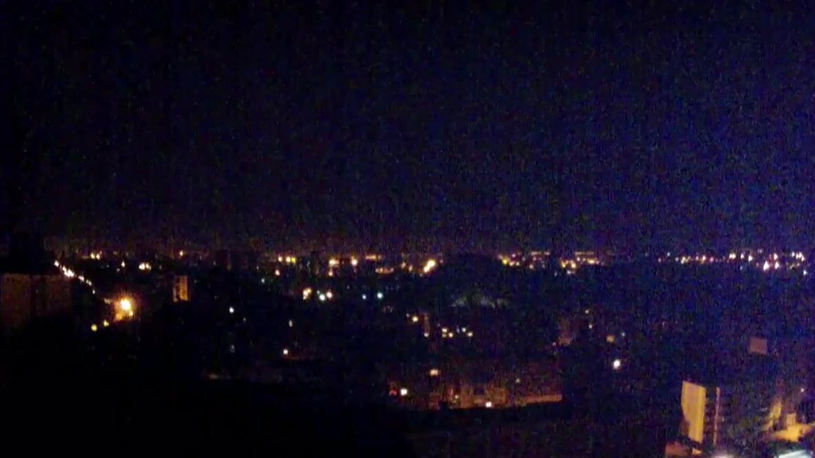 Ukraine: Flares illuminate Donetsk skyline as ceasefire violations continue