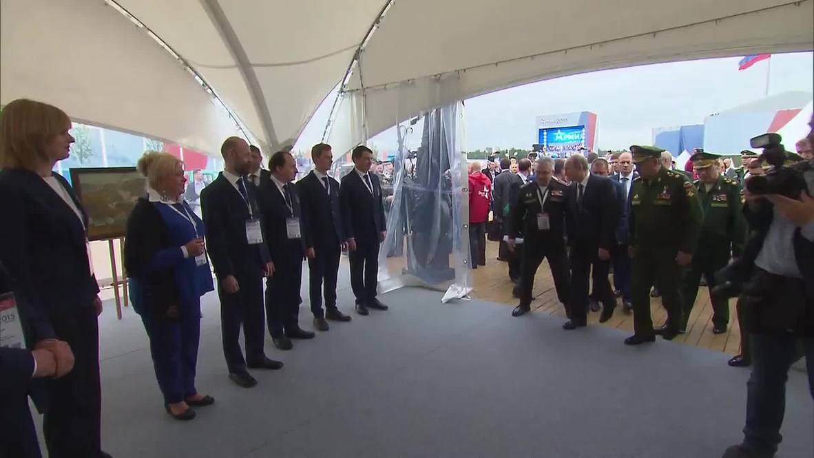Russia: Putin visits ARMY-2015, the federation's biggest ever arms expo