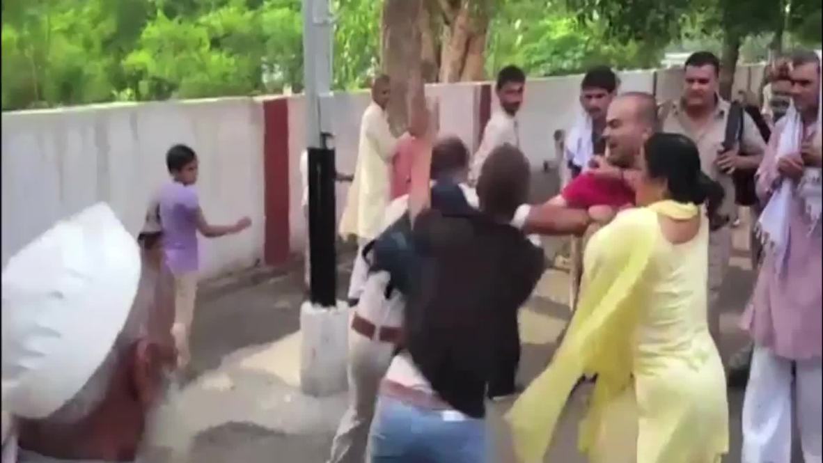 India: Locals beat police officer for reportedly harassing woman