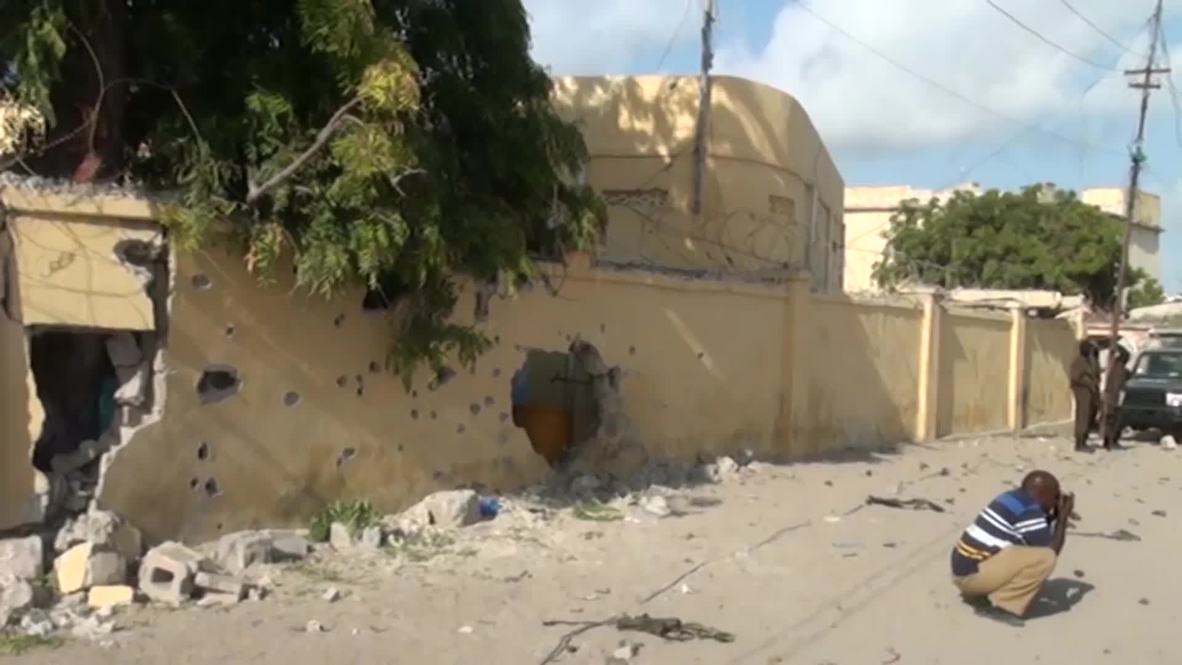 Somalia: Four gunmen killed in bomb attack on military base in Mogadishu *GRAPHIC*