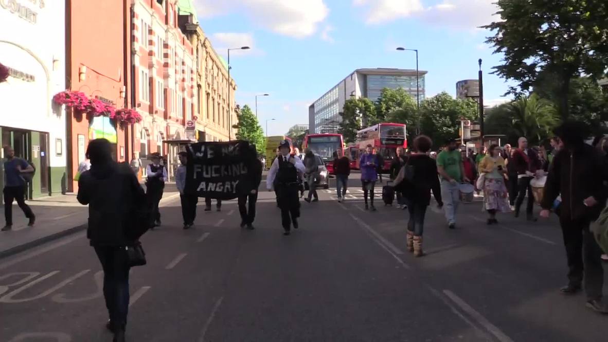 UK: Activists storm upmarket Foxtons estate agents