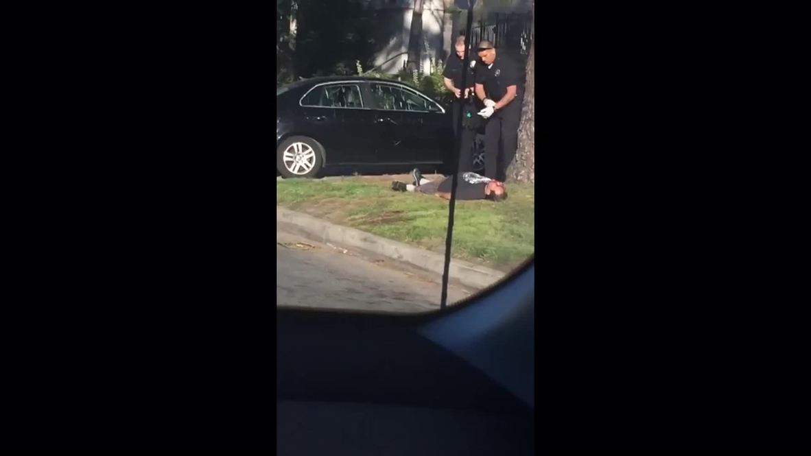 USA: Police shoot man in the head who waved for help with a towel