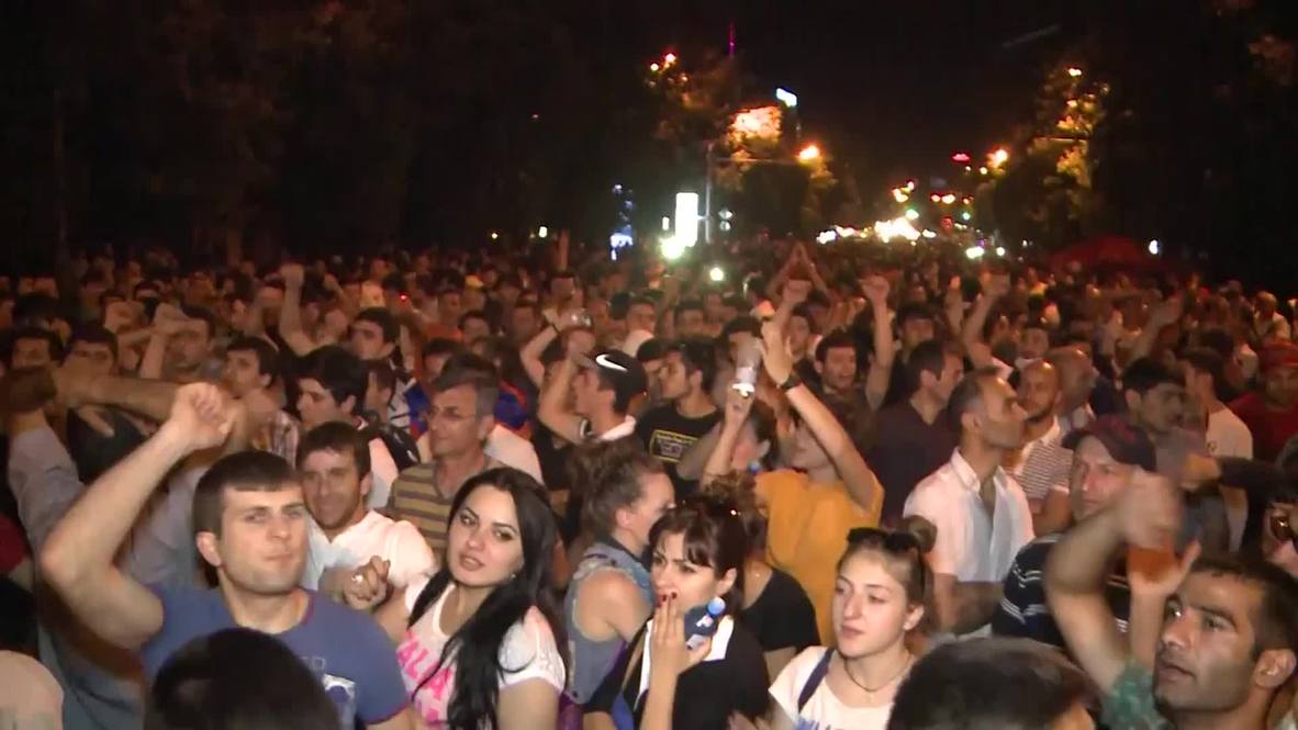 Armenia: Thousands rally as protests grip Yerevan for sixth day