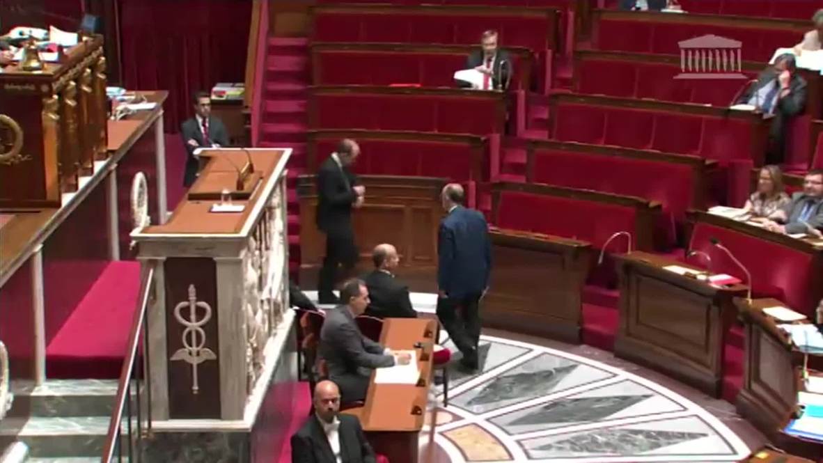 France: Parliament passes new spying law on day of NSA scandal