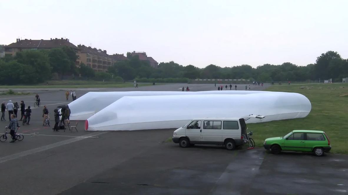 Germany: Artists build symbolic lifeboat for Med's migrant victims