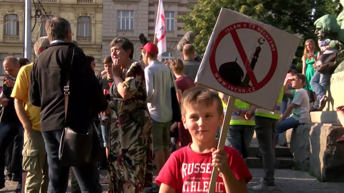 Czech Republic: Arrest made after anti-Islam demo is met by counter-protest