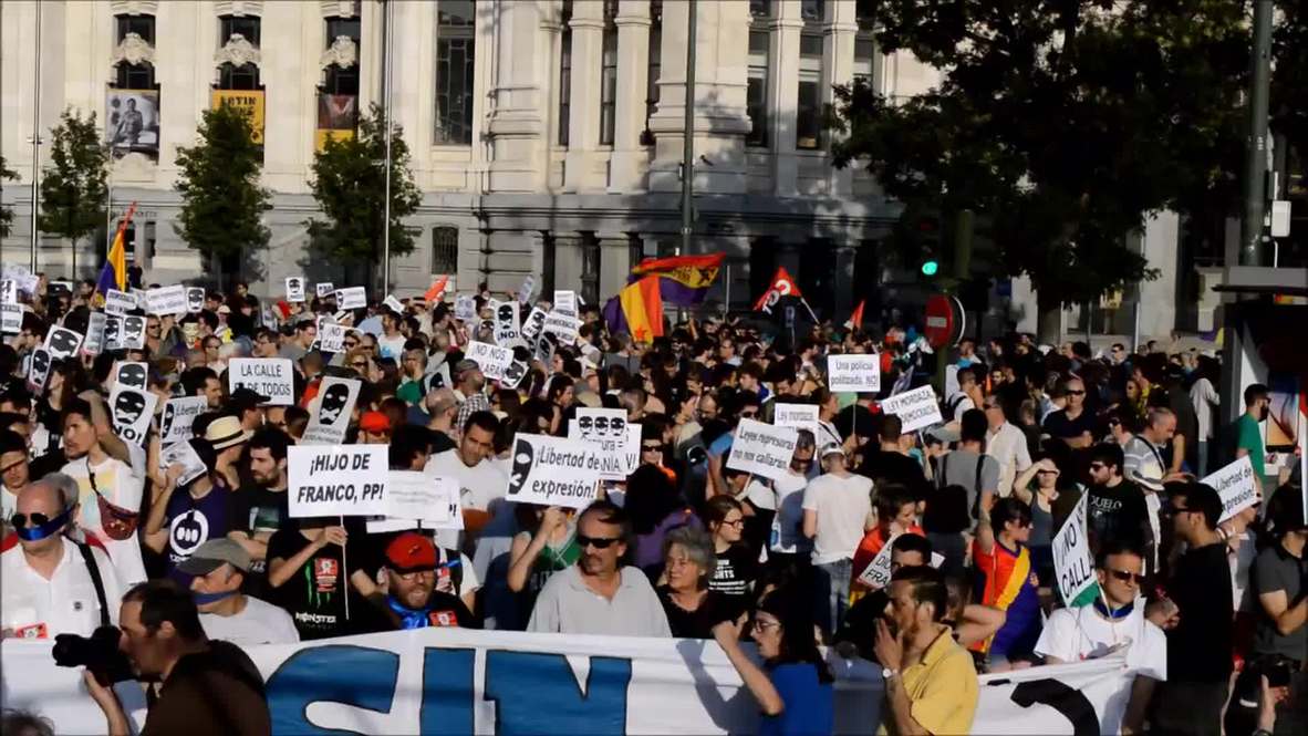 Spain: Thousands challenge new 'gag law' on streets of Madrid