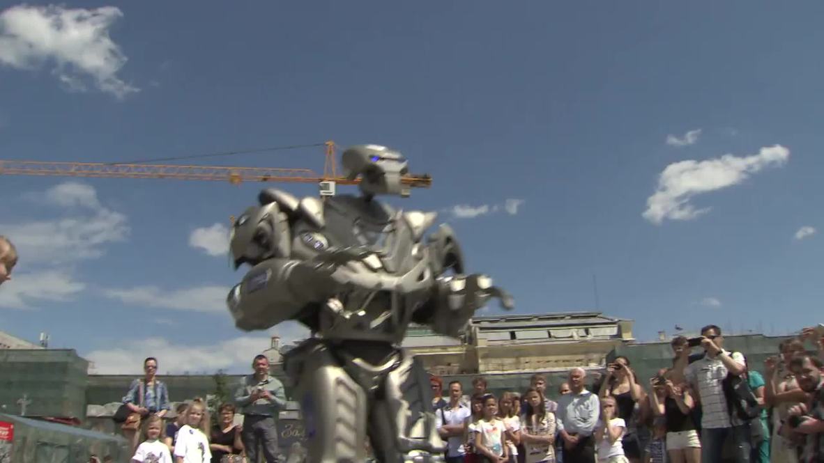 Russia: See 'Titan the Robot' sing for crowds outside the Bolshoi Theatre