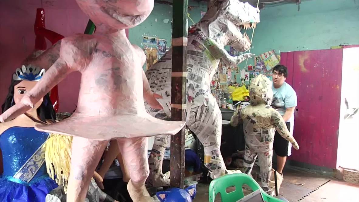 Mexico: Thump a Trump! Donald Trump turned into PINATA after insulting Mexicans