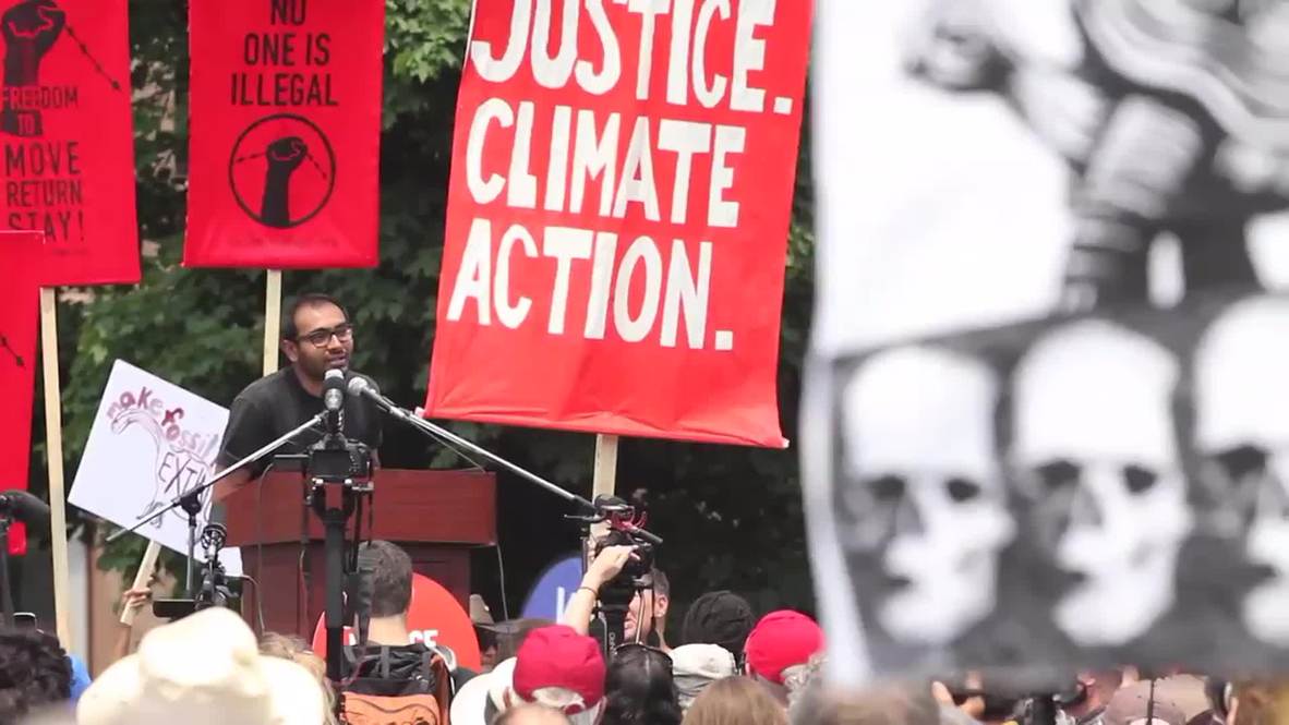 Canada: Jane Fonda marches for climate change in Toronto
