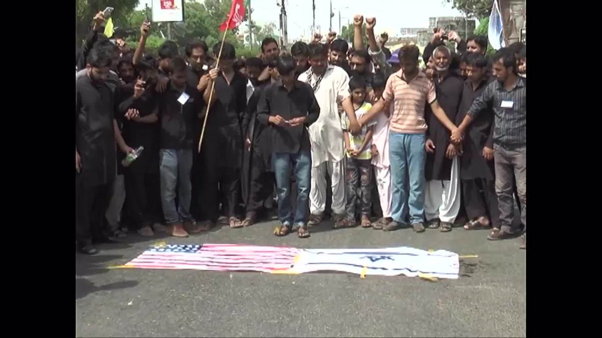 Pakistan: US and Israeli flags burnt in pro-Palestine protest in Karachi