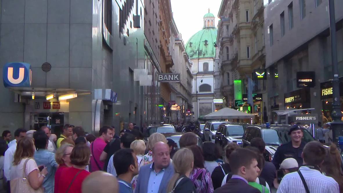Austria: Kerry does some holiday shopping during interval in Iran talks