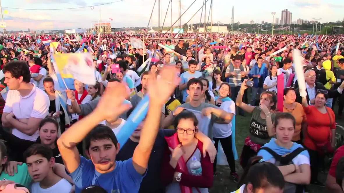 Paraguay: Thousands of youths attend Pope Francis' last Latin American tour appearance