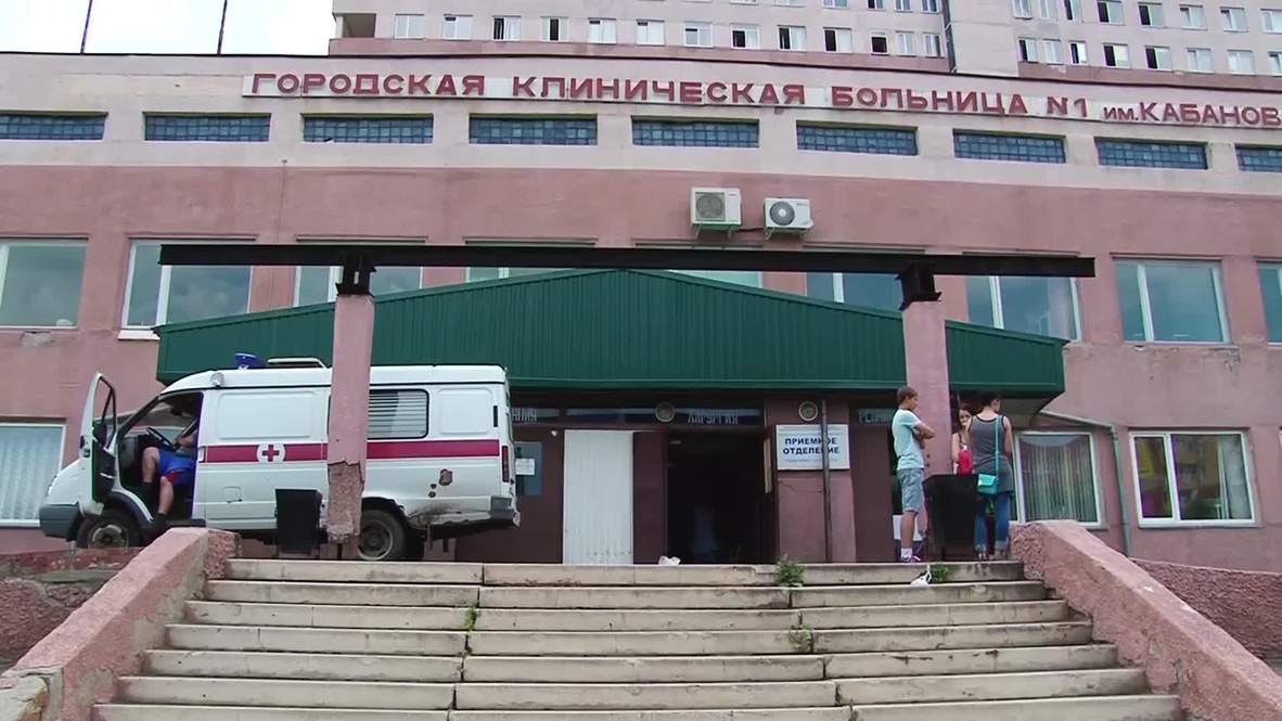 Russia: Friends of victims in Omsk barracks collapse wait for news