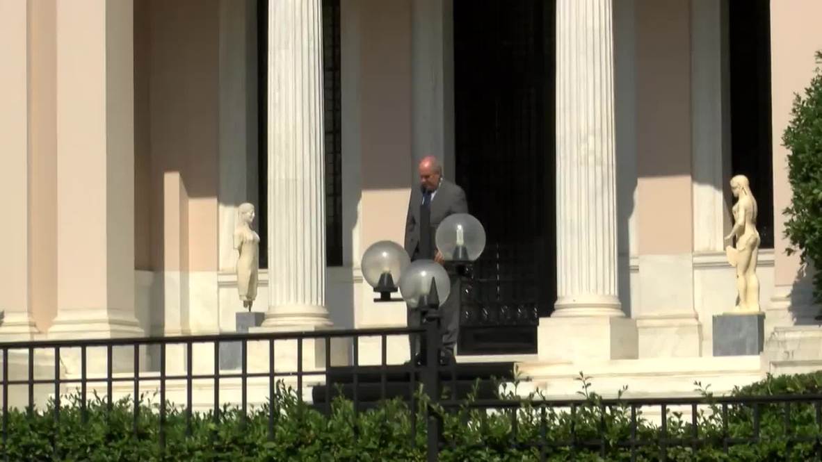 Greece: Tspiras meets MPs as crucial vote looms