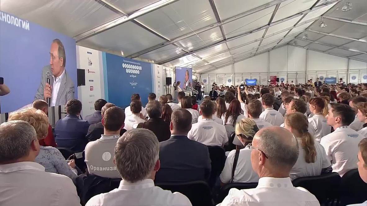 Russia: Putin talks future prospects with young scientists