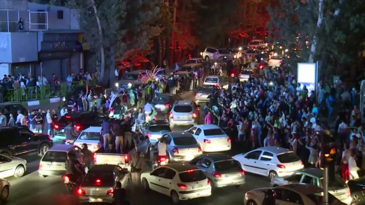 Iran: Thousands in Tehran celebrate nuclear deal