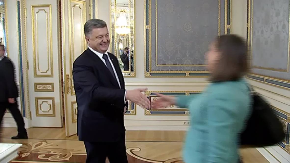 Ukraine: Victoria Nuland visits Kiev, holds talks with Poroshenko