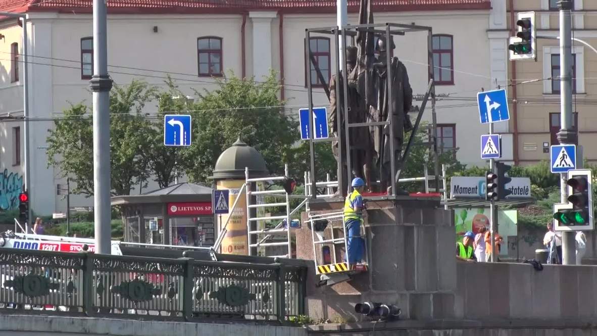Lithuania: Removal of Soviet statues from Vilnius' Green Bridge raises concerns
