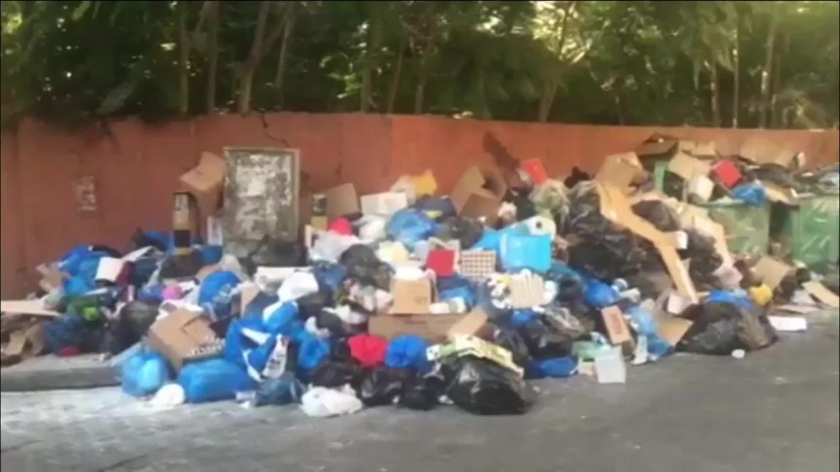 Lebanon: Protesters angry as 20,000 tonnes of rubbish fill Beirut's streets