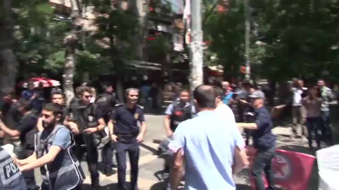 Turkey: Police detain leftist protesters in Ankara