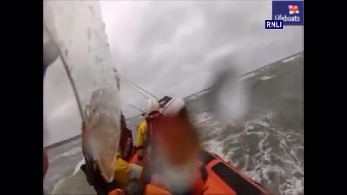 UK: Lifeboat rescues four from yacht ran aground in storm