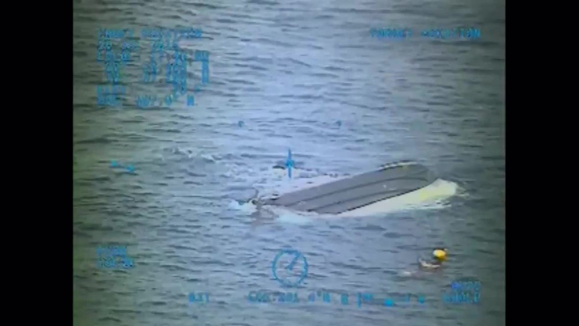 USA: Rescue helicopter finds capsized boat in search for missing 14-year-old boys