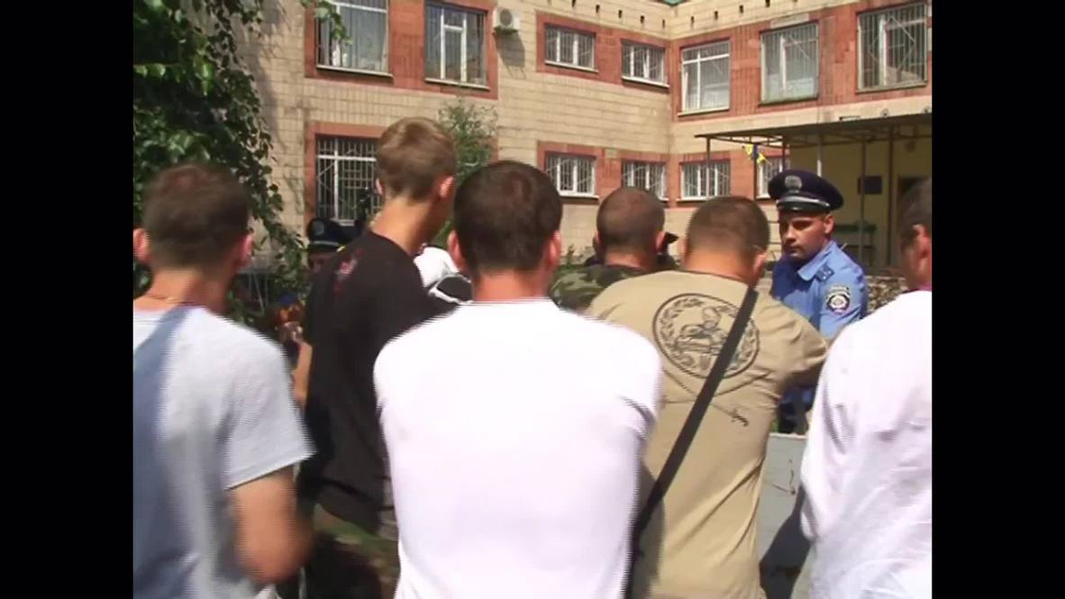 Ukraine: Kharkov mayor's trial postponed after clashes erupt outside court