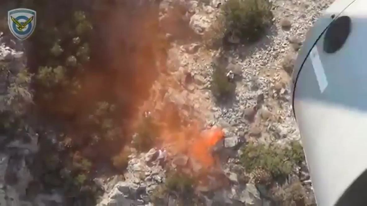 Greece: Air force rescues Syrian migrant trapped on rocks